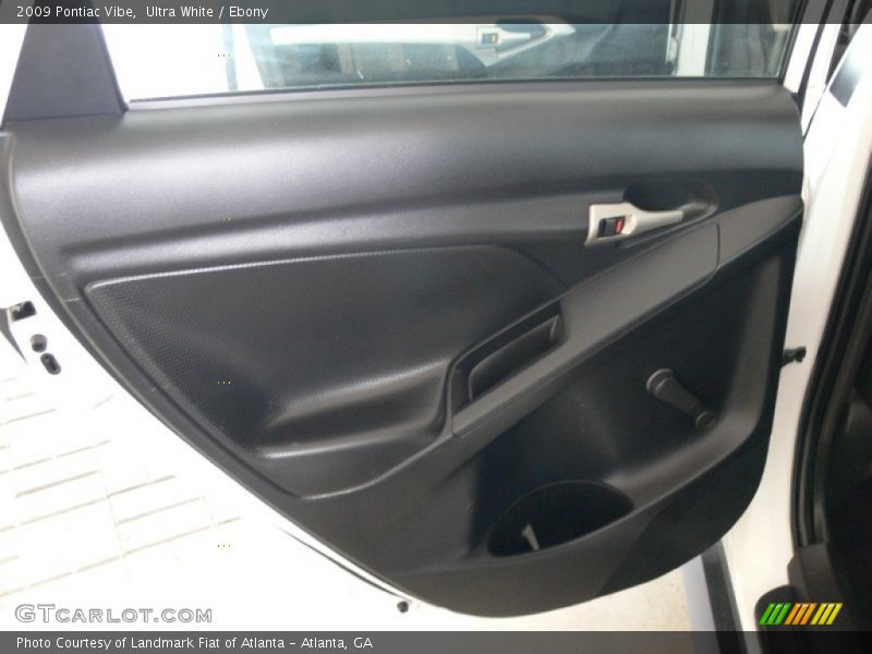 Ultra White / Ebony 2009 Pontiac Vibe