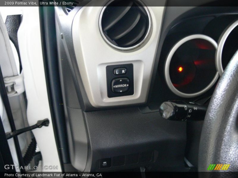 Ultra White / Ebony 2009 Pontiac Vibe