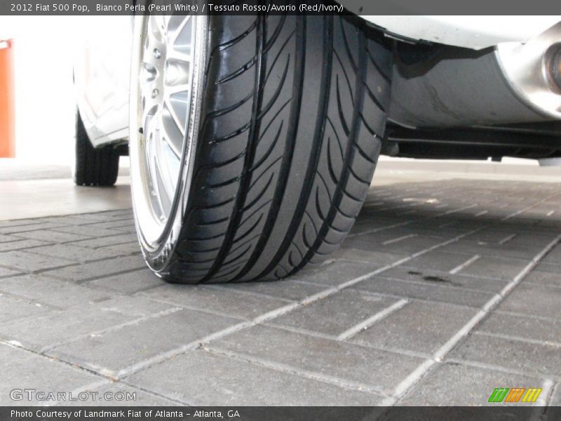 Bianco Perla (Pearl White) / Tessuto Rosso/Avorio (Red/Ivory) 2012 Fiat 500 Pop