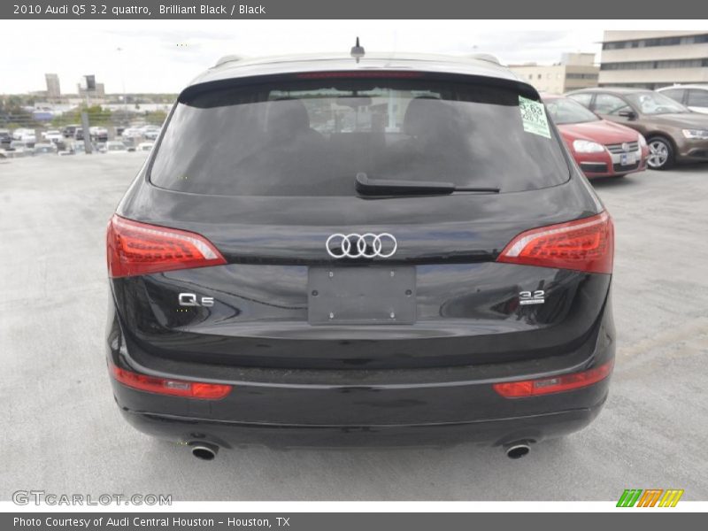 Brilliant Black / Black 2010 Audi Q5 3.2 quattro