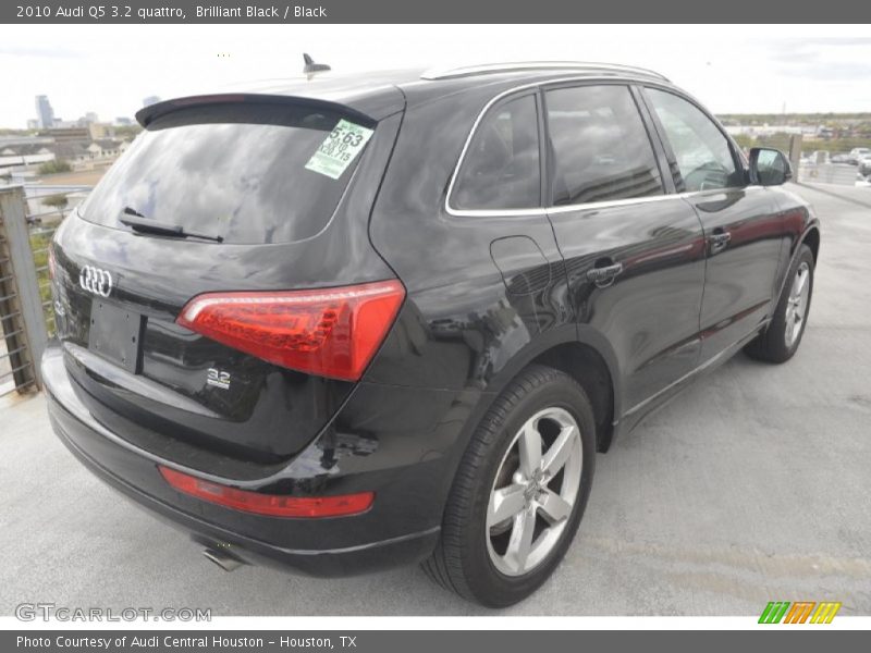 Brilliant Black / Black 2010 Audi Q5 3.2 quattro