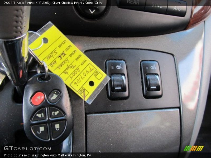 Silver Shadow Pearl / Stone Gray 2004 Toyota Sienna XLE AWD
