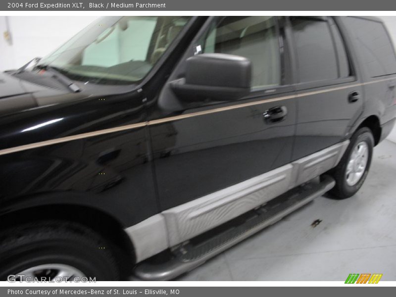 Black / Medium Parchment 2004 Ford Expedition XLT