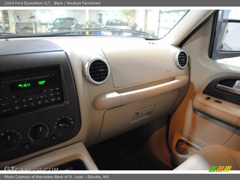 Black / Medium Parchment 2004 Ford Expedition XLT