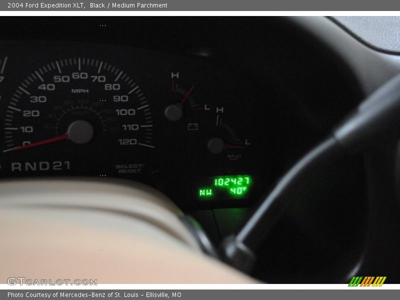 Black / Medium Parchment 2004 Ford Expedition XLT