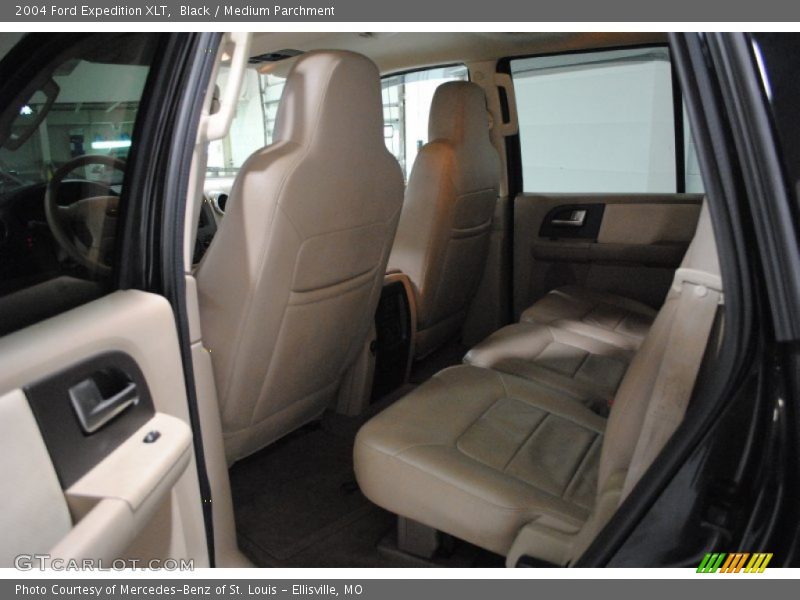 Black / Medium Parchment 2004 Ford Expedition XLT