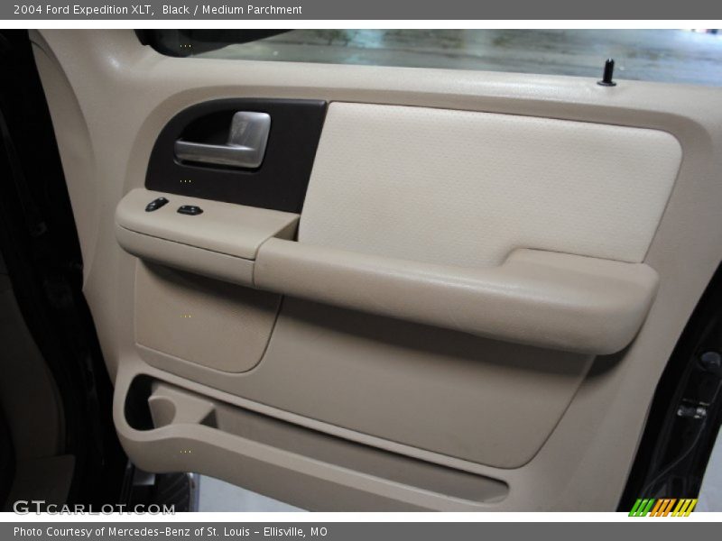 Black / Medium Parchment 2004 Ford Expedition XLT