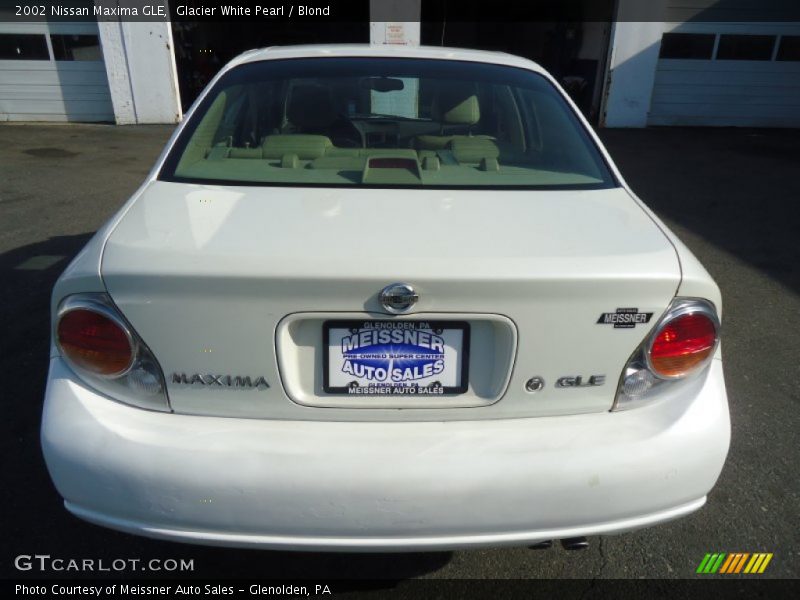 Glacier White Pearl / Blond 2002 Nissan Maxima GLE