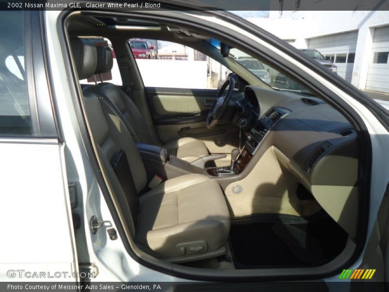 Glacier White Pearl / Blond 2002 Nissan Maxima GLE