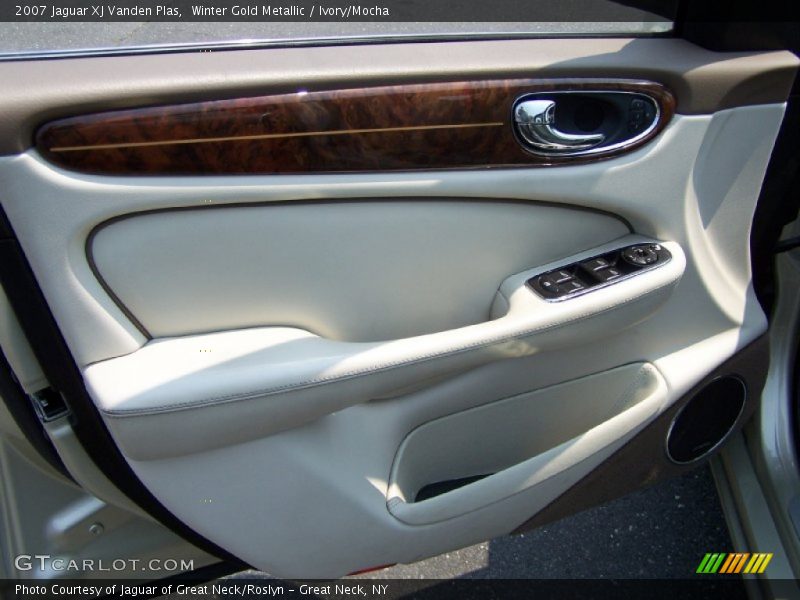 Winter Gold Metallic / Ivory/Mocha 2007 Jaguar XJ Vanden Plas