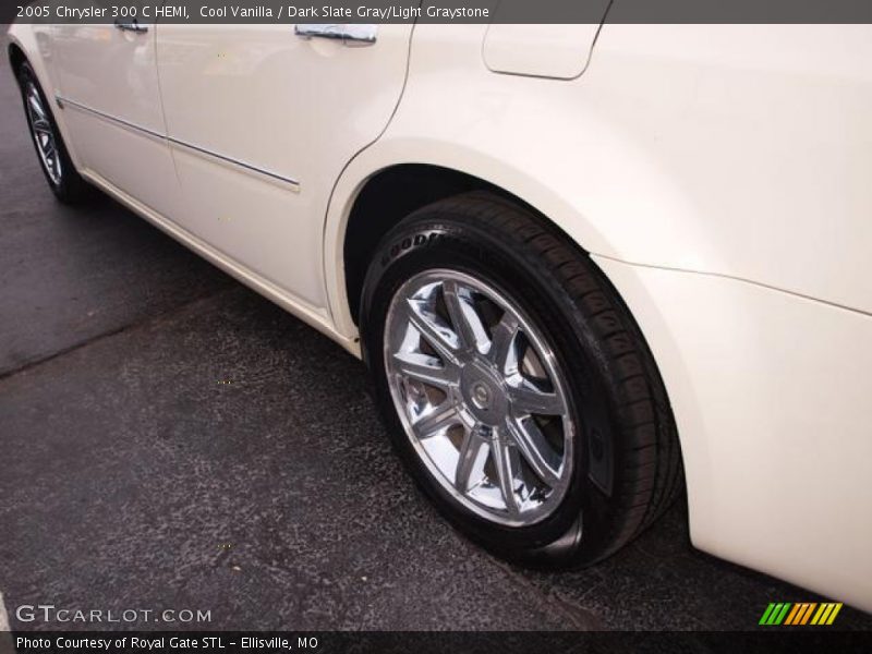 Cool Vanilla / Dark Slate Gray/Light Graystone 2005 Chrysler 300 C HEMI