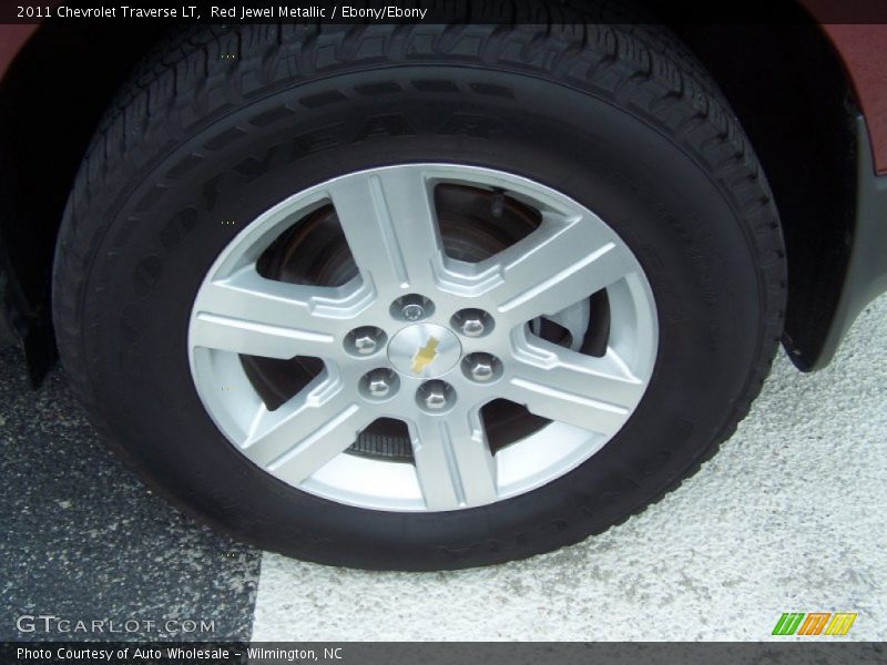 Red Jewel Metallic / Ebony/Ebony 2011 Chevrolet Traverse LT