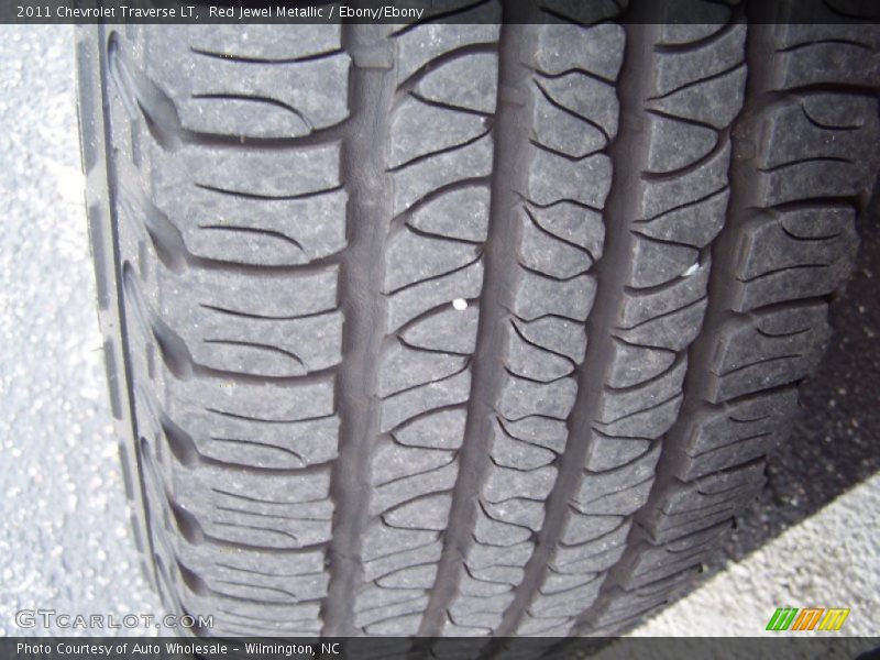 Red Jewel Metallic / Ebony/Ebony 2011 Chevrolet Traverse LT