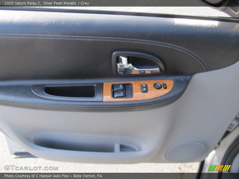 Silver Pearl Metallic / Grey 2005 Saturn Relay 2
