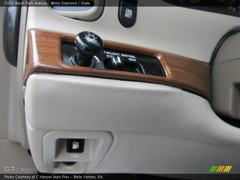 White Diamond / Shale 2002 Buick Park Avenue