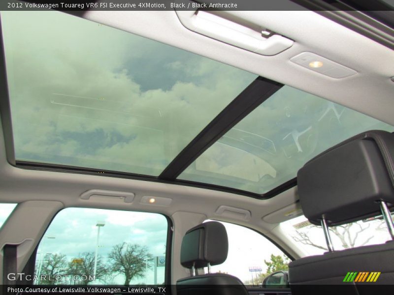 Sunroof of 2012 Touareg VR6 FSI Executive 4XMotion