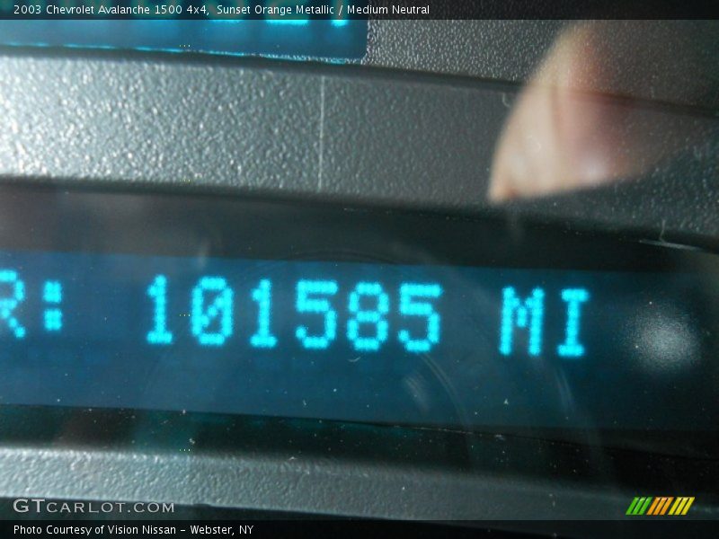 Sunset Orange Metallic / Medium Neutral 2003 Chevrolet Avalanche 1500 4x4