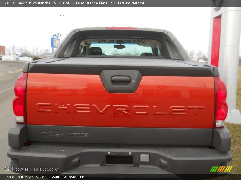 Sunset Orange Metallic / Medium Neutral 2003 Chevrolet Avalanche 1500 4x4