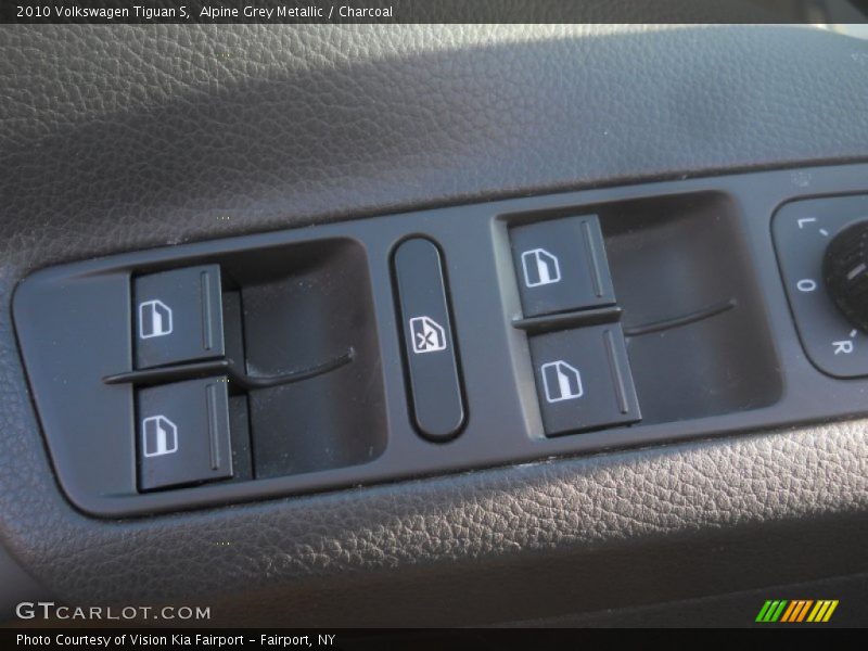 Alpine Grey Metallic / Charcoal 2010 Volkswagen Tiguan S