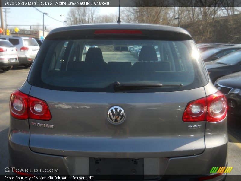 Alpine Grey Metallic / Charcoal 2010 Volkswagen Tiguan S
