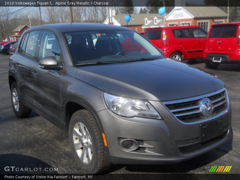 Front 3/4 View of 2010 Tiguan S