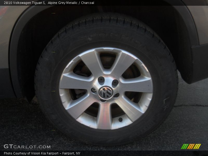 Alpine Grey Metallic / Charcoal 2010 Volkswagen Tiguan S