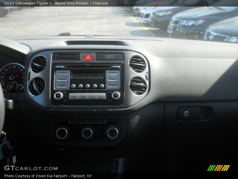 Alpine Grey Metallic / Charcoal 2010 Volkswagen Tiguan S