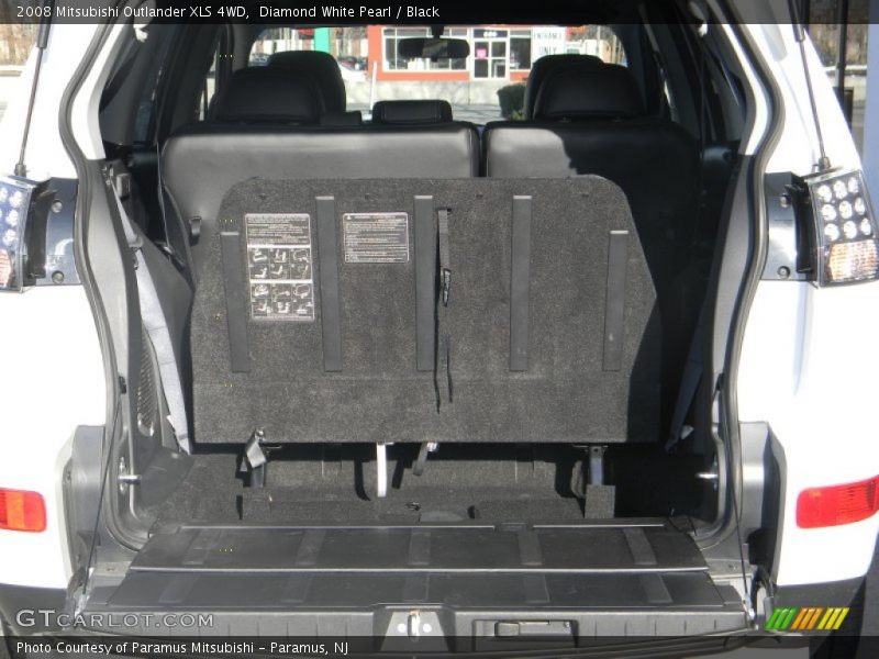 Diamond White Pearl / Black 2008 Mitsubishi Outlander XLS 4WD