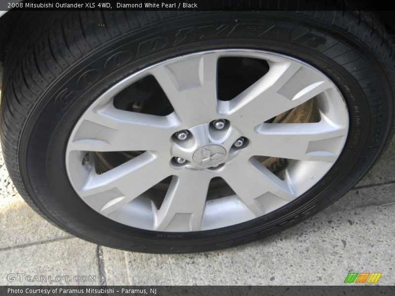Diamond White Pearl / Black 2008 Mitsubishi Outlander XLS 4WD