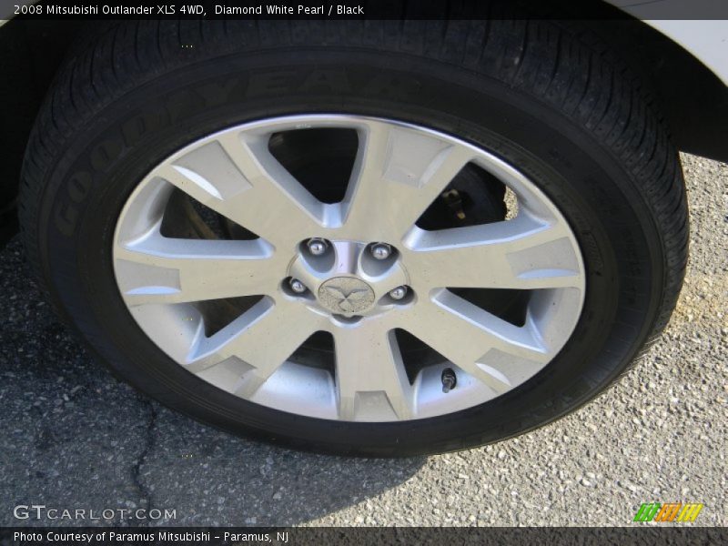 Diamond White Pearl / Black 2008 Mitsubishi Outlander XLS 4WD