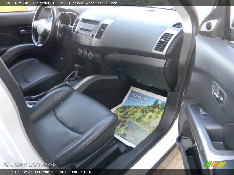 Diamond White Pearl / Black 2008 Mitsubishi Outlander XLS 4WD