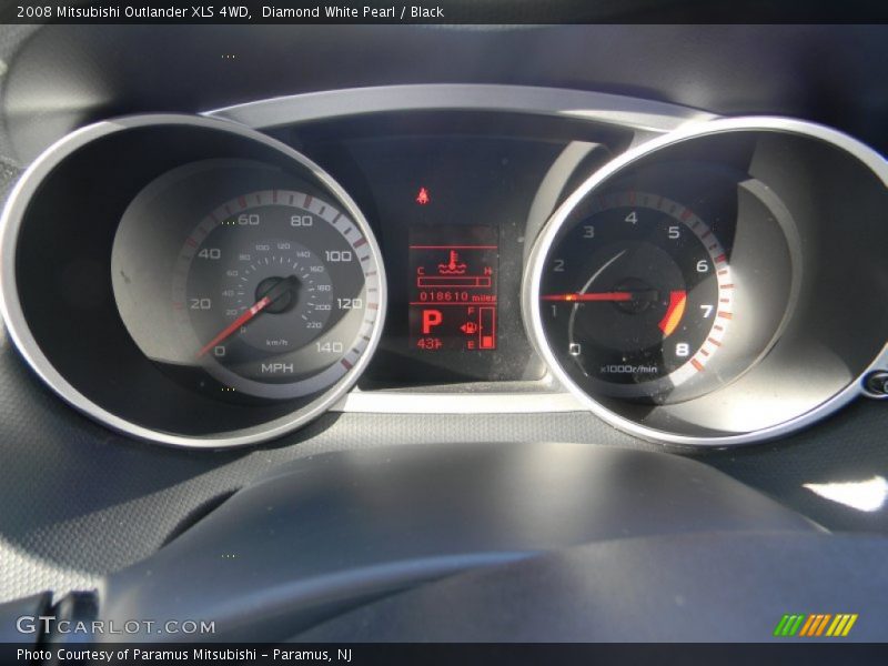 Diamond White Pearl / Black 2008 Mitsubishi Outlander XLS 4WD
