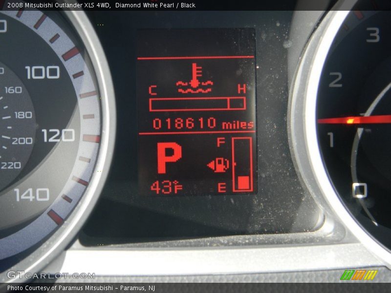 Diamond White Pearl / Black 2008 Mitsubishi Outlander XLS 4WD