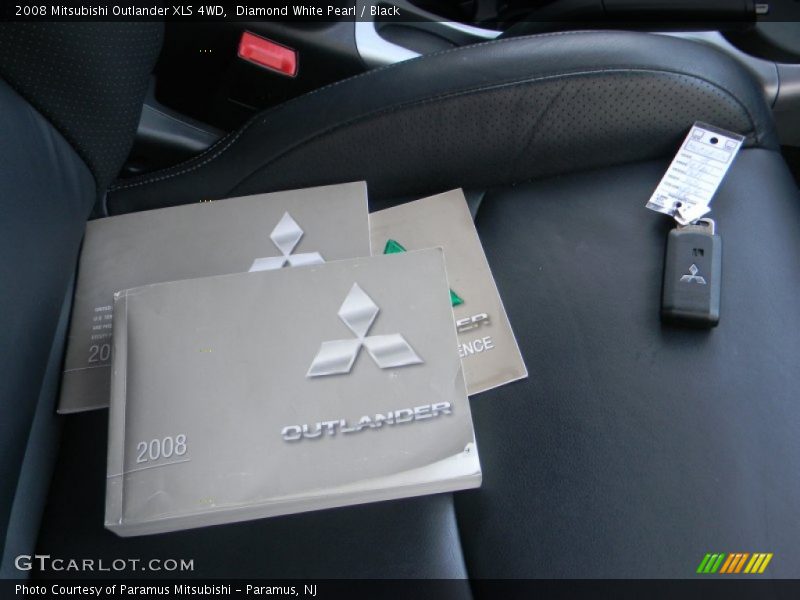 Diamond White Pearl / Black 2008 Mitsubishi Outlander XLS 4WD