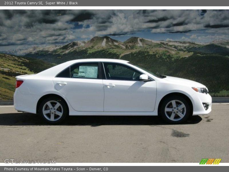 Super White / Black 2012 Toyota Camry SE
