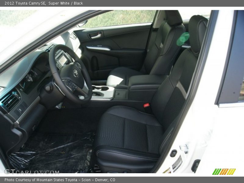 Super White / Black 2012 Toyota Camry SE