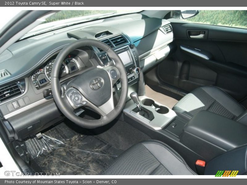 Super White / Black 2012 Toyota Camry SE