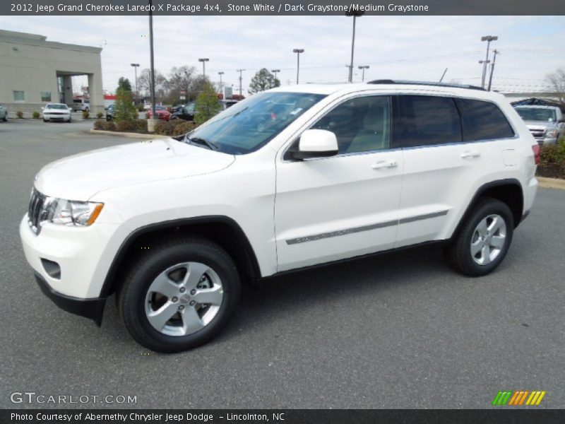 Front 3/4 View of 2012 Grand Cherokee Laredo X Package 4x4