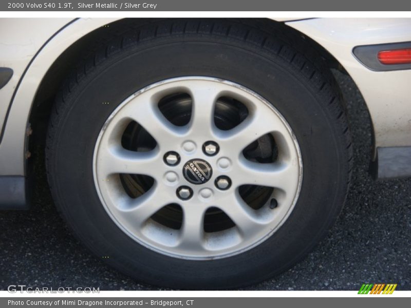 Silver Metallic / Silver Grey 2000 Volvo S40 1.9T