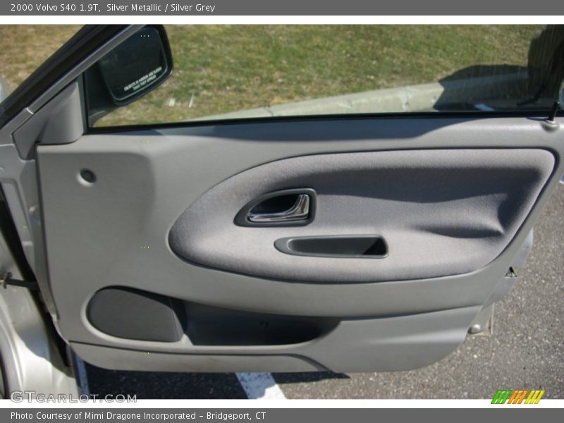 Silver Metallic / Silver Grey 2000 Volvo S40 1.9T