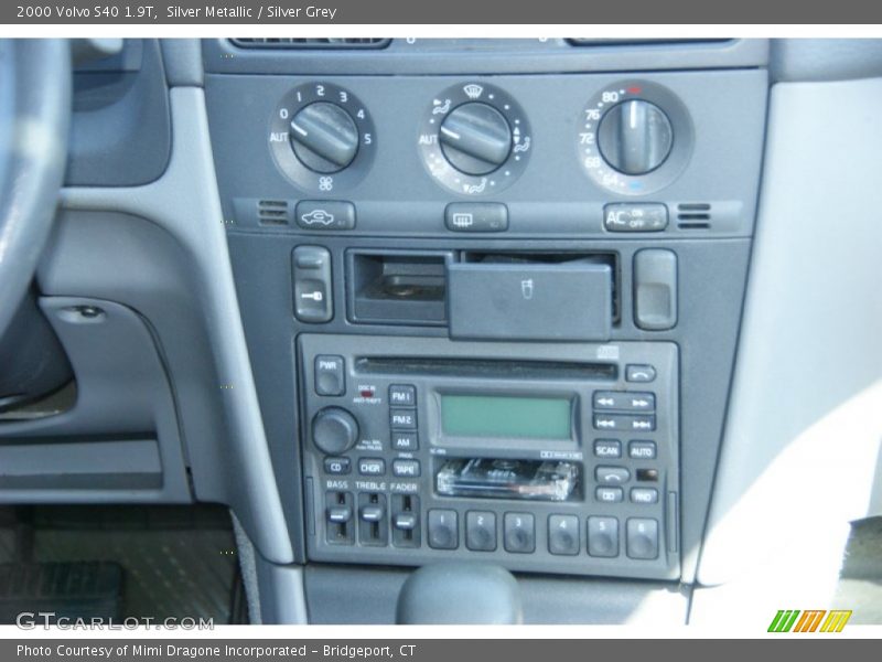 Silver Metallic / Silver Grey 2000 Volvo S40 1.9T