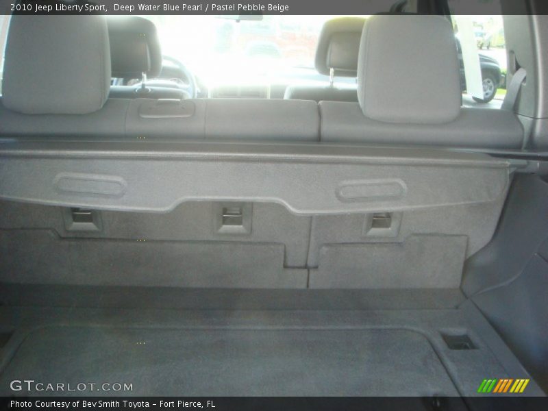 Deep Water Blue Pearl / Pastel Pebble Beige 2010 Jeep Liberty Sport