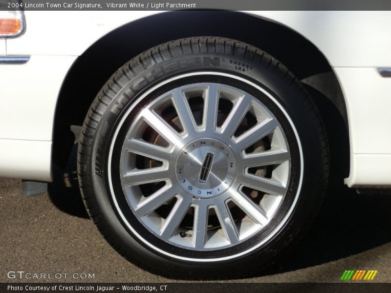 Vibrant White / Light Parchment 2004 Lincoln Town Car Signature