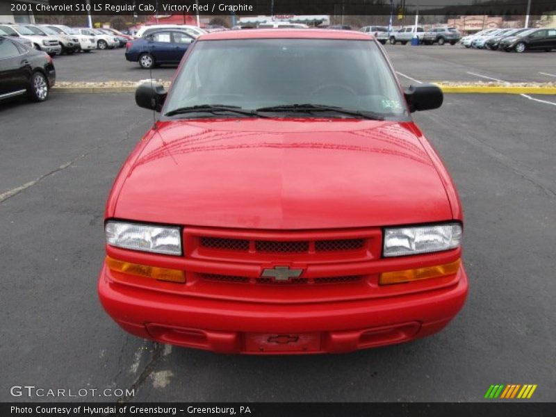 Victory Red / Graphite 2001 Chevrolet S10 LS Regular Cab