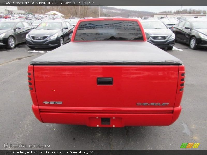 Victory Red / Graphite 2001 Chevrolet S10 LS Regular Cab