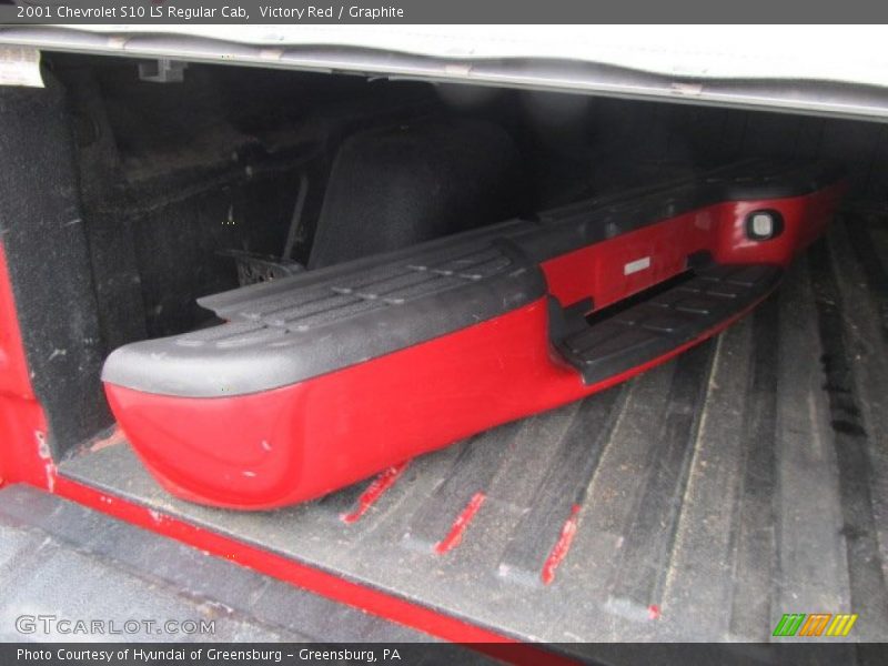 Victory Red / Graphite 2001 Chevrolet S10 LS Regular Cab