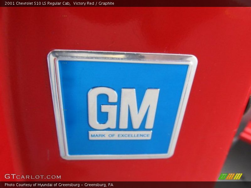 Victory Red / Graphite 2001 Chevrolet S10 LS Regular Cab