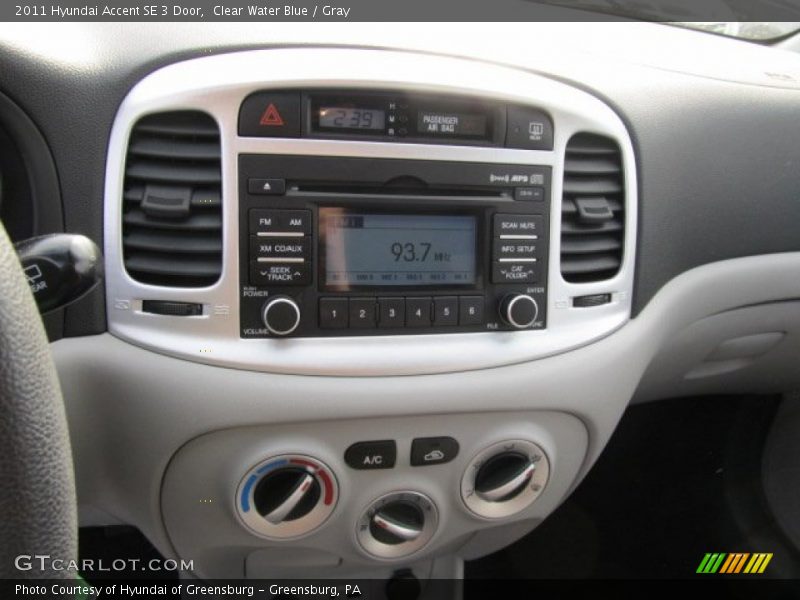 Controls of 2011 Accent SE 3 Door