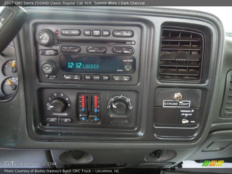 Summit White / Dark Charcoal 2007 GMC Sierra 2500HD Classic Regular Cab 4x4