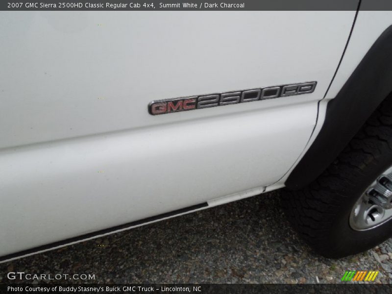 Summit White / Dark Charcoal 2007 GMC Sierra 2500HD Classic Regular Cab 4x4